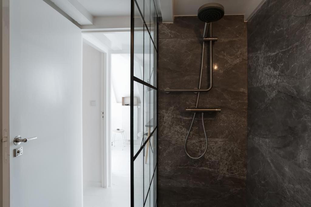 Two Bedroom Apartment In Historic Canalhouse From 1618 - City Centre Amsterdam Exteriör bild